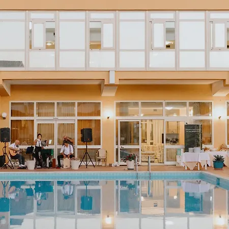 Malaspina Beach Resort 4*